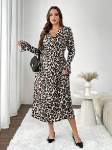 SHEIN Frenchy Damen Große Größen Lässig Elegantes Kleid mit Leopardenmuster, geraffeter Taille, Rückenausschnitt und Volantärmeln - Verschiedenfarbig - Übersicht 4