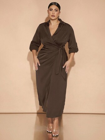 SHEIN BAE Große Größen Herbst und Winter elegantes tägliches Pendler-Party Damen grünes Satin Überlappung Wickel Drapierung asymmetrischer Schlitz Schleife Langarm mit Knöpfen langes Kleid Partymode Weihnachtsmode Pendlermode Silvester Kleid Weihnachtskleid Weihnachtsoutfit für Damen Weihnachtsparty Kleid Erntedankfest Damenoutfit elegantes Kleid Urlaubskleid Weihnachtsoutfits