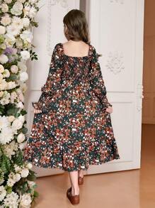 SHEIN Robe élégante à manches longues pour préadolescentes avec encolure carrée, taille froncée, ourlet à volants et manches lanternes. Robe style campagne française à fleurs dispersées, convenant pour les sorties printanières