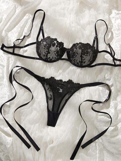 Esselle Women Geborduurde Bow Verleidelijke Lingerie Set view 3