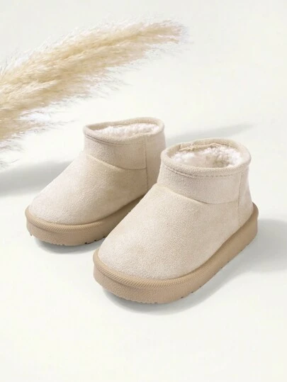 1 双女童米色平底厚底靴，时尚休闲舒适保暖内衬冬季保暖雪地靴