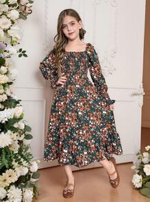 SHEIN Robe élégante à manches longues pour préadolescentes avec encolure carrée, taille froncée, ourlet à volants et manches lanternes. Robe style campagne française à fleurs dispersées, convenant pour les sorties printanières