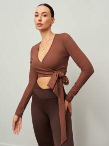 Activina 女士纯色侧围系带短款长袖运动 T 恤，适合日常健身和芭蕾舞 - 棕色 - 查看 6