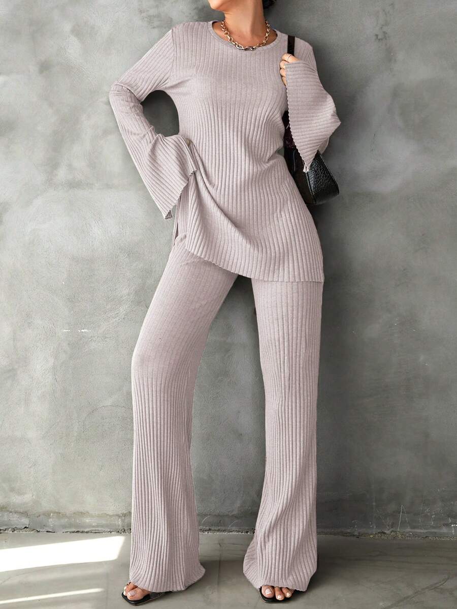 RueChic Camiseta de algodón unicolor con bajo dividido y pantalones acampanados