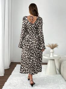 SHEIN Frenchy Damen Große Größen Lässig Elegantes Kleid mit Leopardenmuster, geraffeter Taille, Rückenausschnitt und Volantärmeln - Verschiedenfarbig - Übersicht 2