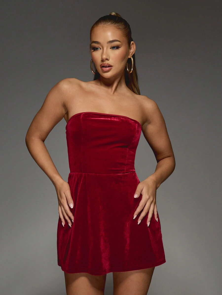 MISSGUIDED Velvet Structured Fit And Flare Bandeau Dress Christmas - Red - View 1