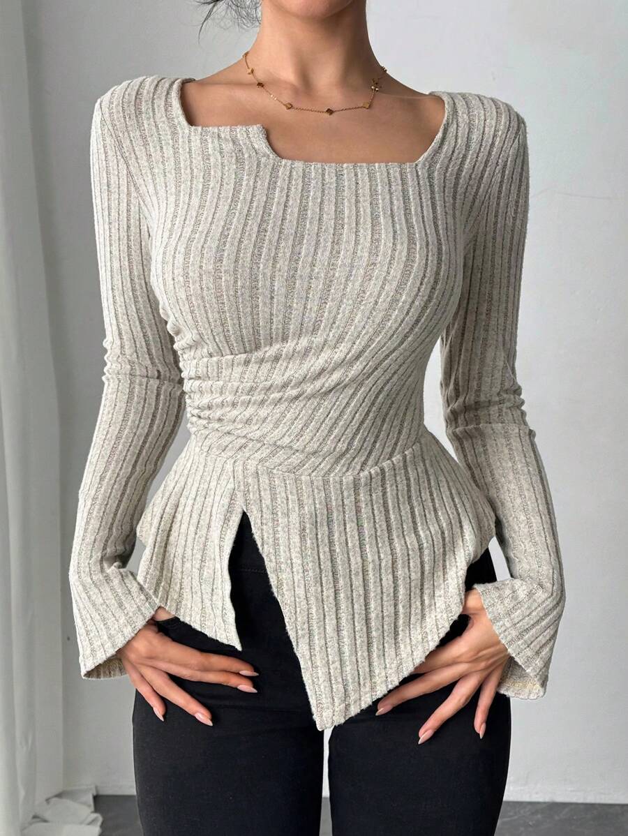 Calvaya Vintage asymmetrische hals, getextureerde split, geplooide afwerking, aansluitend T-shirt met lange mouwen
