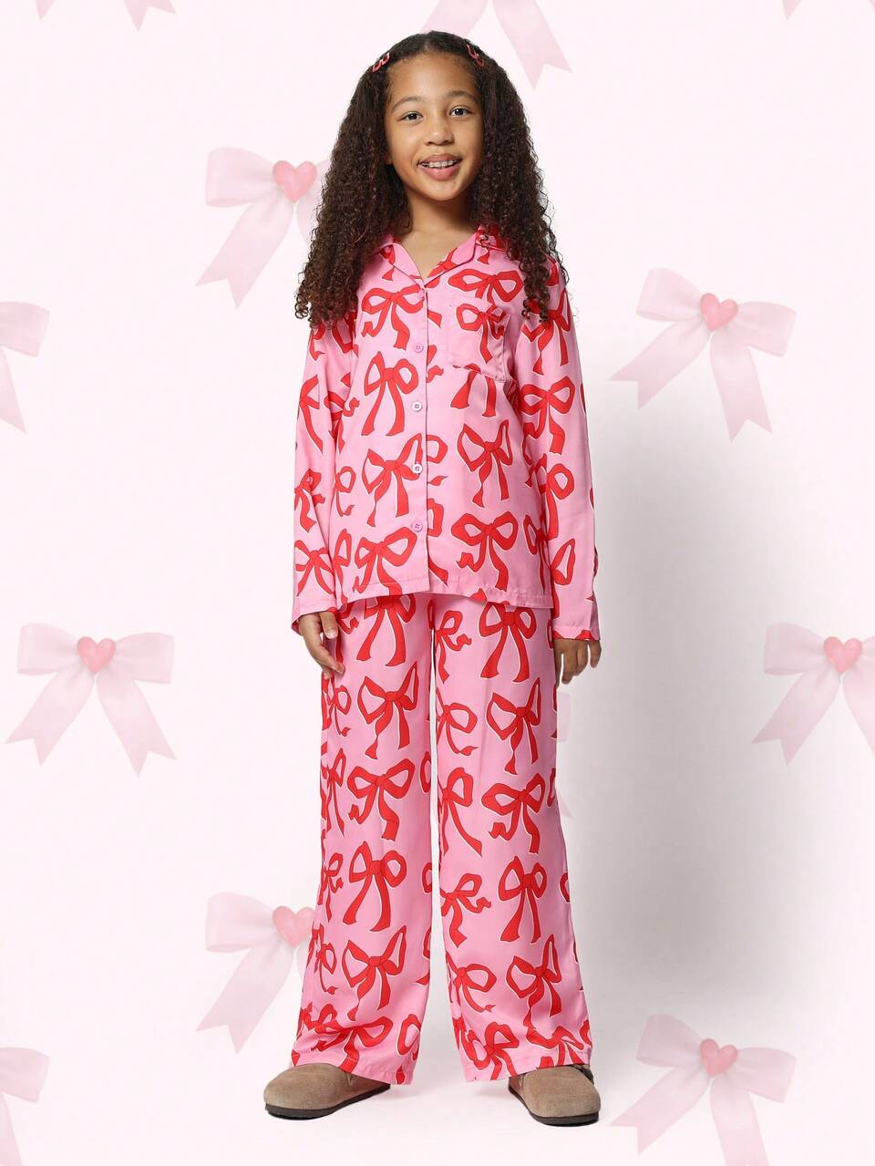 Pyjama-Set aus Satin mit Schleifenmuster und geknöpftem Oberteil
