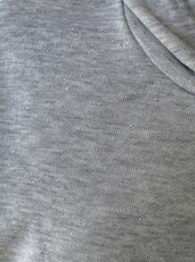 SHEIN 2 件女童字母刺绣运动衫和白色休闲迷你裙套装，适合秋冬季 - 灰色 - 查看 4