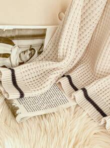 SHEIN Frenchy Sweater Rajut Longgar Kasual Ukuran Besar Wanita dengan Desain Blok Warna dan Leher V, Pakaian Wajib untuk Musim Gugur/Musim Dingin - Krem - View 6