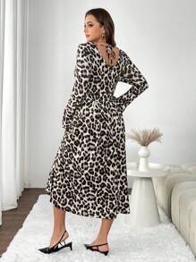 SHEIN Frenchy Damen Große Größen Lässig Elegantes Kleid mit Leopardenmuster, geraffeter Taille, Rückenausschnitt und Volantärmeln - Verschiedenfarbig - Übersicht 5