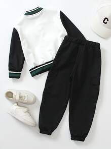 SHEIN 年轻男孩字母图案拼布套头衫搭配纯色工装裤，休闲时尚，适合秋冬季 - 彩色 - 查看 2