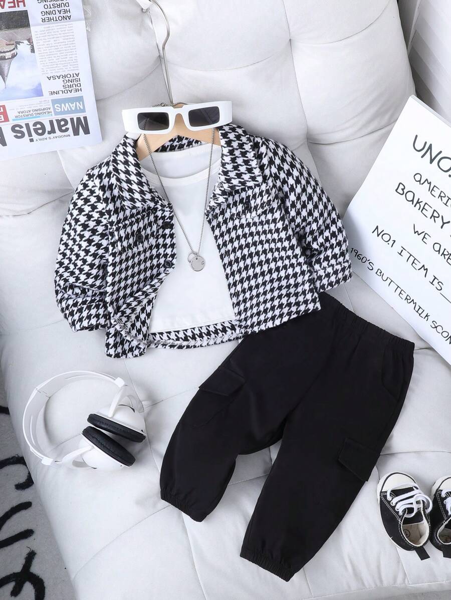 SHEIN Playful Pals 男婴休闲时尚优雅千鸟格印花短外套搭配黑色裤子，适合春秋季节