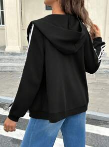 SHEIN Sudadera con capucha con adorno de lazo y diseño bordado, cálida y cómoda sudadera de maternidad