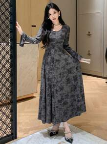 DAZY فستان أنيق متوسط الطول بأكمام جرس وطبعة كاموفلاج للنساء، مزين بكشكشة، فستان طويل الأكمام للخريف