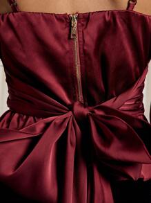 AiiRZ Blusa de satén con detalle de lazo en la espalda, elegante para ocasiones especiales como fiestas, eventos formales y vacaciones. Diseño sin mangas de top con peplum.