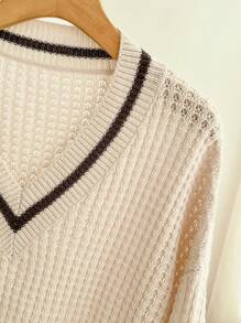 SHEIN Frenchy Sweater Rajut Longgar Kasual Ukuran Besar Wanita dengan Desain Blok Warna dan Leher V, Pakaian Wajib untuk Musim Gugur/Musim Dingin - Krem - View 4