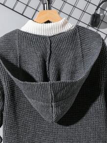 Elegante cárdigan largo con capucha para adolescentes varones, hecho de material suave y cálido, en tono gris, de alta calidad, adecuado para combinar con camisas formales o jerseys de cuello alto para crear un look genial. Apto para varias ocasiones: temporada de vuelta al colegio, uso diario, salidas con amigos, viajes de vacaciones, etc.