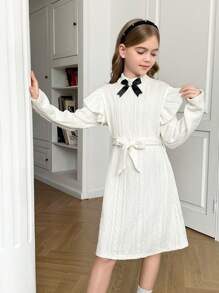 SHEIN 青少年女孩提花针织蝴蝶结领荷叶边系带优雅甜美长袖连衣裙，适合圣诞节 - 米色 - 查看 1