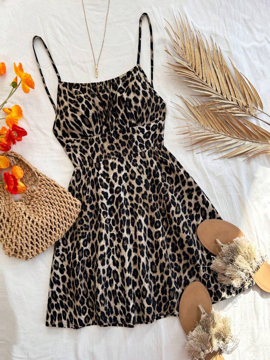 Soleia Vestido mini con tirantes de espagueti y espalda descubierta con pliegues con estampado de leopardo, estilo de moda callejera para fiestas, ideal para otoño/invierno para combinar capas - Multicolor - Ver 1