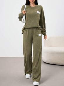 Mulvari Conjunto casual de 2 piezas de sudadera con gráfico de letra y caída de hombro con pantalones para mujer en otoño