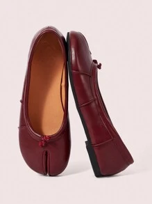 女士黑色圆头平底 Tabi 鞋，经典复古交叉踝带舞鞋 - 紅木色 - 查看 9