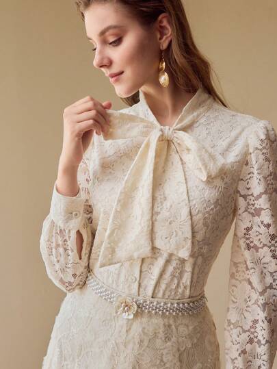 MOTF PREMIUM BLUSA COM DECOTE DE LAÇO EM RENDA CONTRASTANTE