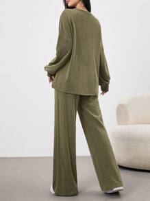 Mulvari Conjunto casual de 2 piezas de sudadera con gráfico de letra y caída de hombro con pantalones para mujer en otoño