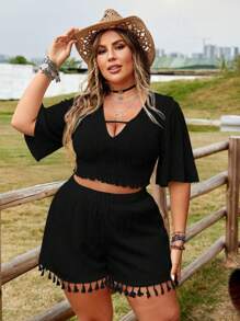 SHEIN LUNE 大码女式波西米亚风夏季度假 V 领蝴蝶袖短款上衣和流苏短裤套装 - 黑色 - 查看 1
