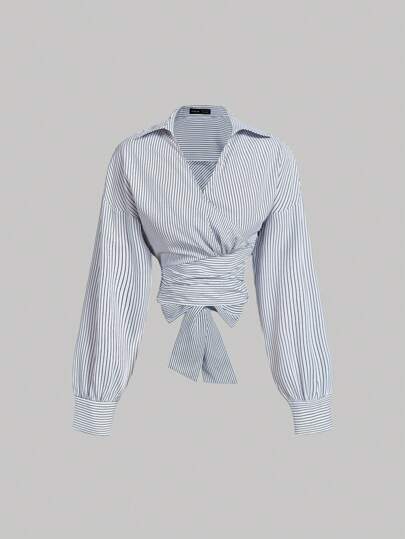 SHEIN X ELOISA & ORSON SHEIN MOD Gestreiftes asymmetrisches Hemd mit langen Ärmeln, Kreuz-Design und Schleife hinten, für Thanksgiving, Cowgirl-Stil