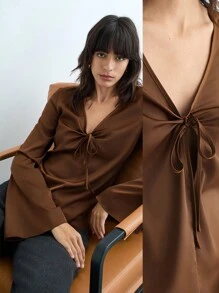 Maija 秋冬新款咖色优雅都市前胸系带蝴蝶结女衬衫织缎日常休闲浪漫奢华老款风格适合外出度假节日派对聚会圣诞新年喇叭袖 - 棕色 - 查看 1