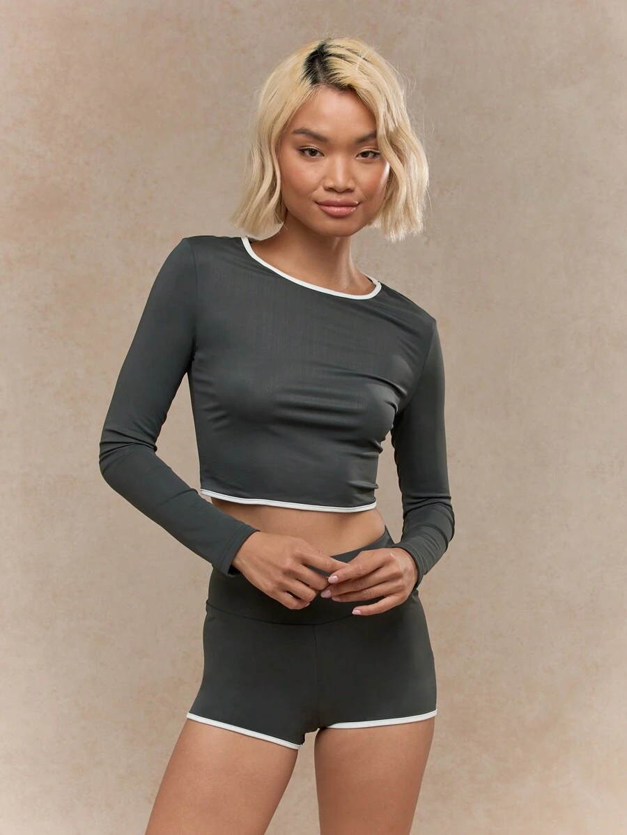 MISSGUIDED 刺绣徽标对比色绑带长袖修身短款上衣和短裤套装 - 深灰色 - 查看 1