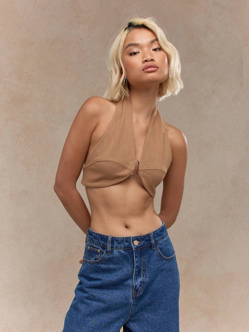 MISSGUIDED Metal Clasp Detail Open Front Halter Neck Crop Top