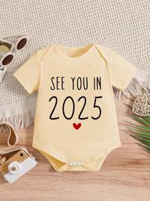 Pelele de manga corta para bebé niño con el texto "Nos vemos en 2025" para Feliz Año Nuevo - Albaricoque - Ver 1