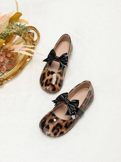 زوج من أحذية بنات مسطحة مزينة بزهرة الربيع/الخريف 2024، نمط فهد فيكتوري ذات شريط يدوي الصنع