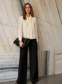 MOTF PREMIUM ÁO BLOUSE NHẸ CỔ THẮT CHUẨN CÓ KẾT CẤU - Màu be - Xem 8