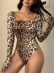 DAZY Pijama mono de cuello cuadrado con estampado de leopardo y corte ajustado