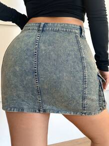 SHEIN SXY 大码夏季时尚百搭翻盖口袋紧身迷你牛仔半身裙 - 深色水洗藍 - 查看 2