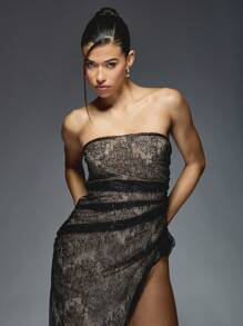 MISSGUIDED Vestido largo con bandeaux, abertura lateral, encaje y detalles de lentejuelas de estilo futurista Y2K