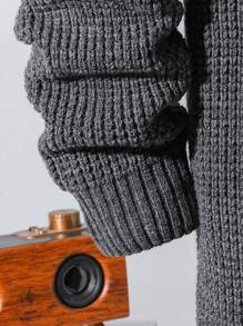 Elegante cárdigan largo con capucha para adolescentes varones, hecho de material suave y cálido, en tono gris, de alta calidad, adecuado para combinar con camisas formales o jerseys de cuello alto para crear un look genial. Apto para varias ocasiones: temporada de vuelta al colegio, uso diario, salidas con amigos, viajes de vacaciones, etc.