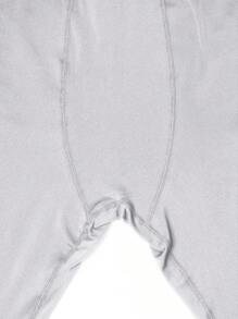 Manfinity Sport Corelite 男友风格男士字母丝带公牛印花紧身打底裤，适合日常健身和运动 - 白色 - 查看 4