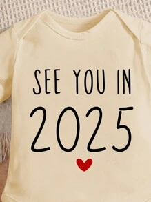 Pelele de manga corta para bebé niño con el texto "Nos vemos en 2025" para Feliz Año Nuevo - Albaricoque - Ver 4