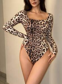 DAZY Pijama mono de cuello cuadrado con estampado de leopardo y corte ajustado