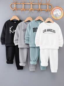 SHEIN Leap Crew Conjunto de 8 piezas de ropa informal para niño, compuesto por sudadera con capucha de manga larga y pantalón con cordón en colores lisos y estampados de letras en negro, blanco y verde caqui, adecuado para ocasiones de otoño/invierno como la escuela, el jardín, la playa, el baby shower, mantiene caliente, adecuado para el uso diario, universitario y deportivo, con un estilo versátil y sencillo, indicado para la vuelta al colegio - Azul - Ver 1