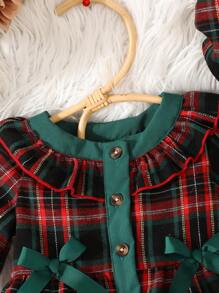 SHEIN Elladie kids 圣诞女婴拼色格子图案荷叶边下摆蝴蝶结装饰连衣裙套装（带帽子） - 彩色 - 查看 4