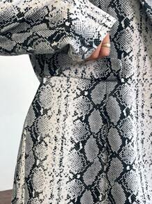 Celure Bộ 2 món cho nữ cỡ lớn, áo khoác blazer dài tay họa tiết da rắn thanh lịch và quần short - Nhiều màu - Xem 7