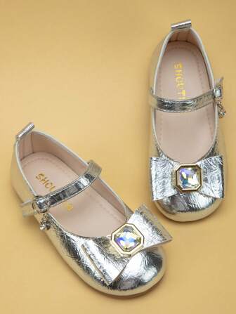 1 双银色女童公主鞋带蝴蝶结，舒适平底表演鞋