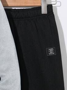 SHEIN 男童两件套，包括黑色圆领连帽衫和运动裤，价格实惠，适合秋冬季穿着。可搭配黑色衬衫、万圣节衬衫、秋季衬衫、可爱毛衣，适合通勤、上学、日常休闲、大学旅行，也适合运动，适合秋冬季节穿着，加厚抓绒面料。 - 灰色 - 查看 8