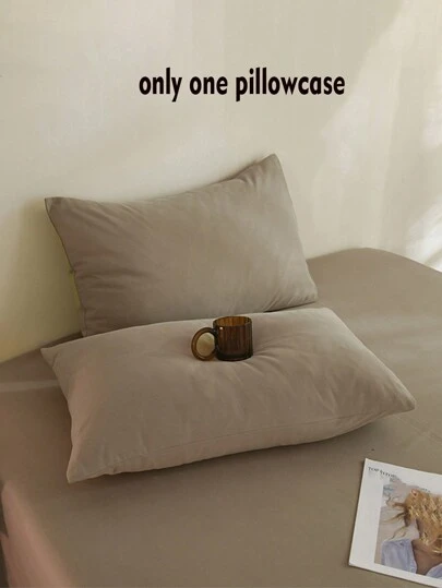 1 件深咖啡色枕套（无填充物），可机洗