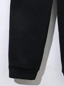 SHEIN 男童两件套，包括黑色圆领连帽衫和运动裤，价格实惠，适合秋冬季穿着。可搭配黑色衬衫、万圣节衬衫、秋季衬衫、可爱毛衣，适合通勤、上学、日常休闲、大学旅行，也适合运动，适合秋冬季节穿着，加厚抓绒面料。 - 灰色 - 查看 4